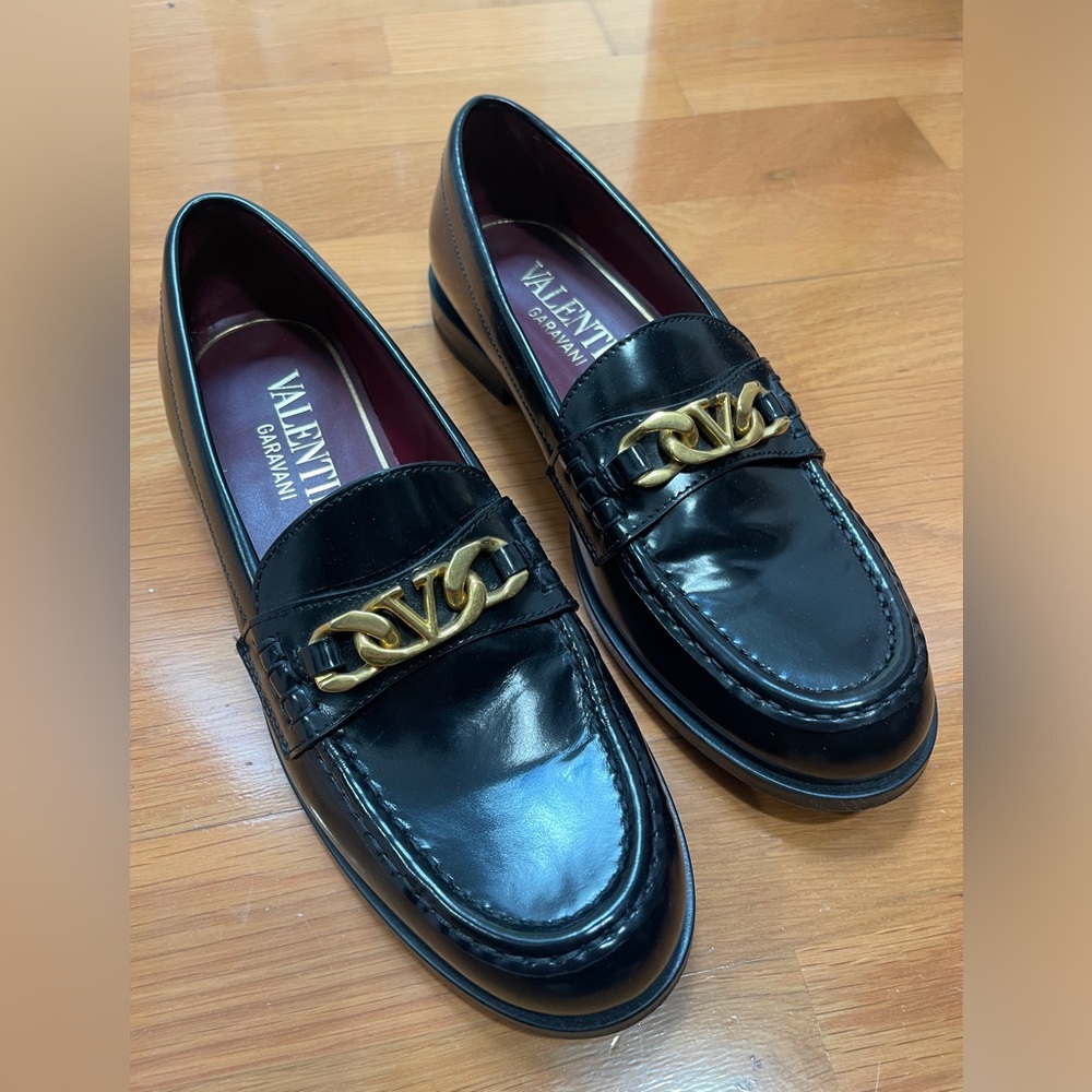 V CHAIN LOGO VALENTINO LOAFERS WORN TWICE